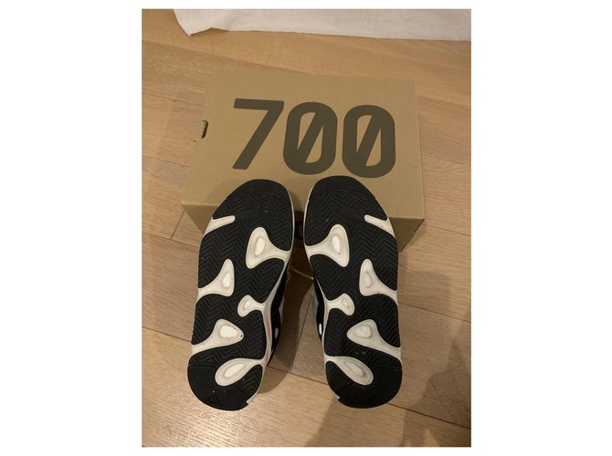 Adidas Yeezy boost wave runner 700 solid grey Noir Orange Gris Vert foncé - vue 3