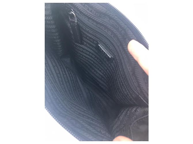 Prada Clutch aus Leder und Polyamid Schwarz - Ansicht 9