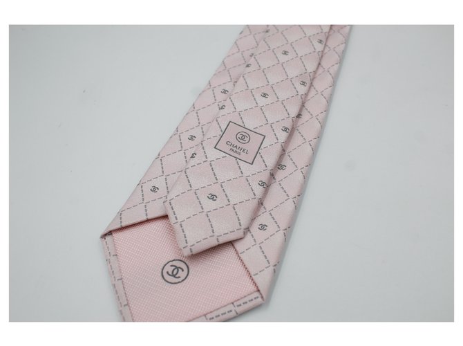 Cravatta Chanel in seta rosa. - vista 3