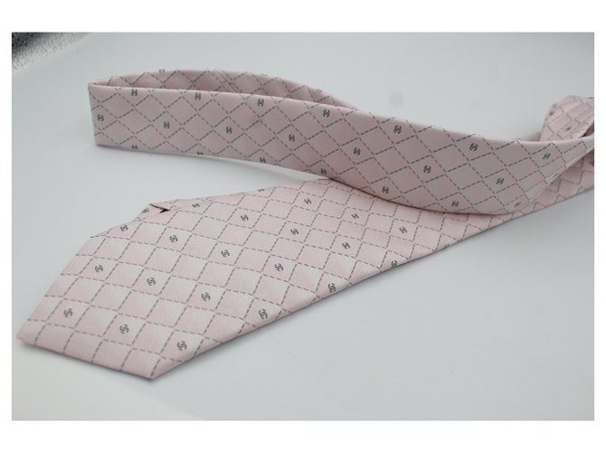 Cravatta Chanel in seta rosa. - vista 4