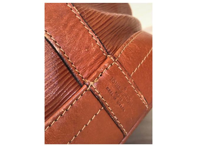 Noe Borsa Louis Vuitton Noé GM in pelle Epi Corallo - vista 3