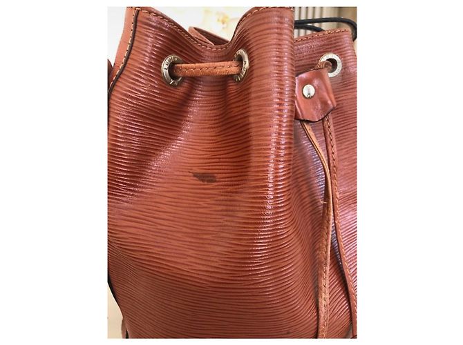 Noe Borsa Louis Vuitton Noé GM in pelle Epi Corallo - vista 4