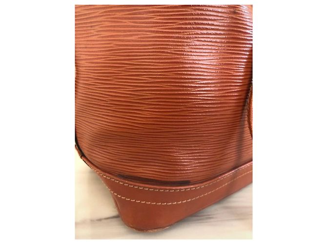 Noe Borsa Louis Vuitton Noé GM in pelle Epi Corallo - vista 5