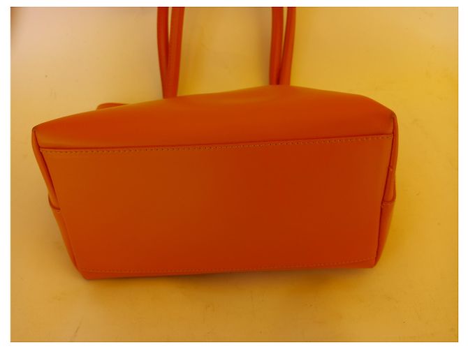 Bolsa de mão Furla em couro coral - vista 3