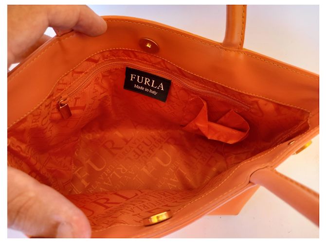 Bolsa de mão Furla em couro coral - vista 4