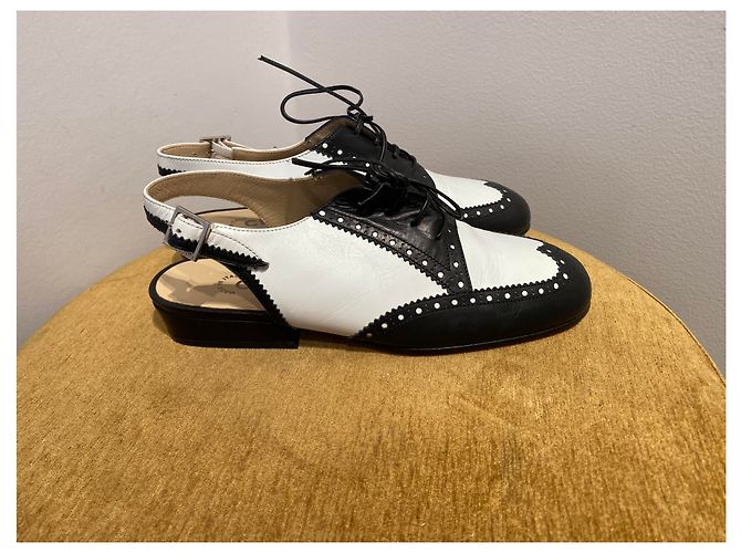 Chanel Schnürschuhe Schwarz Weiß - Ansicht 3