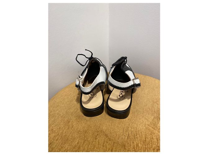 Chanel Schnürschuhe Schwarz Weiß - Ansicht 4