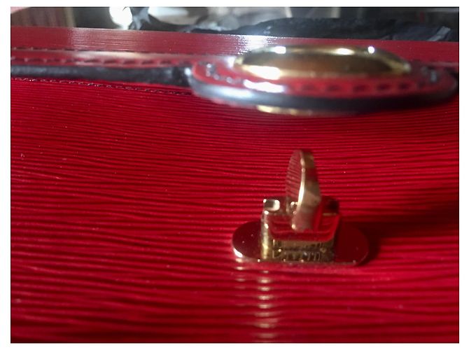 Louis Vuitton Arche Epi Rouge Borsa a tracolla in pelle rossa Rosso - vista 12