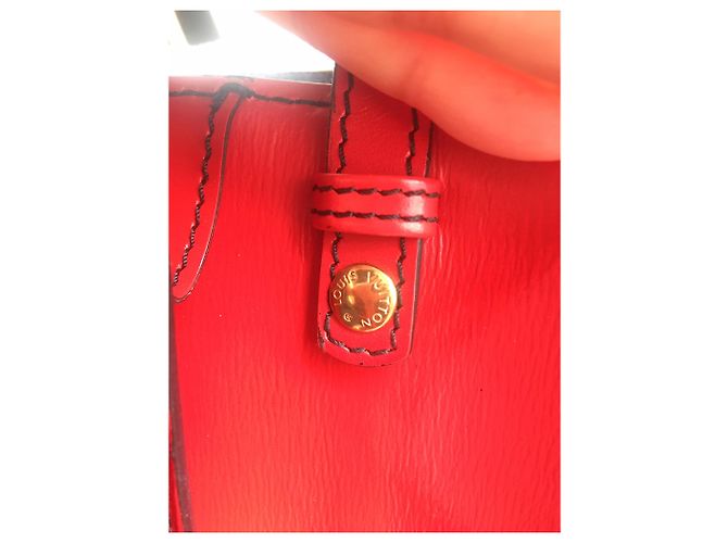 Louis Vuitton Arche Epi Rouge Borsa a tracolla in pelle rossa Rosso - vista 9