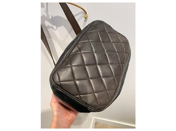 Borsa a secchiello Chanel in pelle trapuntata marrone scuro - vista 10