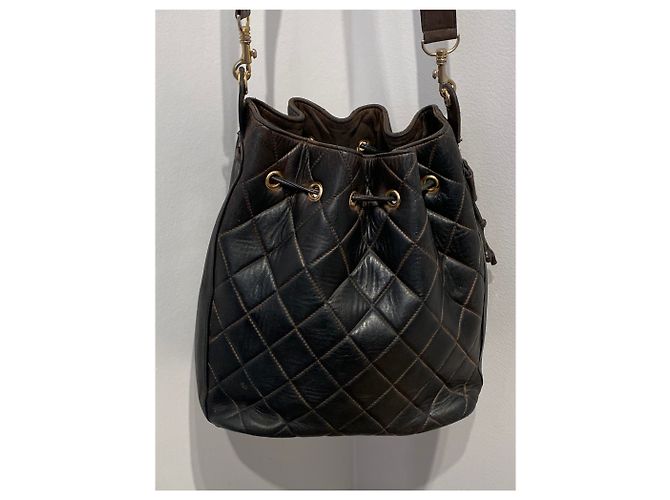 Borsa a secchiello Chanel in pelle trapuntata marrone scuro - vista 6