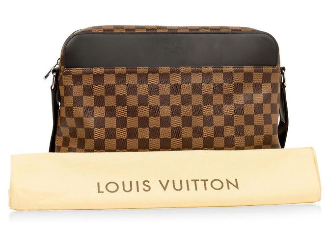 Louis Vuitton Borsa Jake Messenger MM Marrone - vista 3