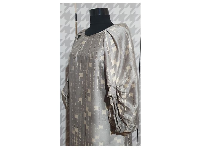 Baum und Pferdgarten Seidenkleid Grau Silber Puffärmel - Ansicht 2