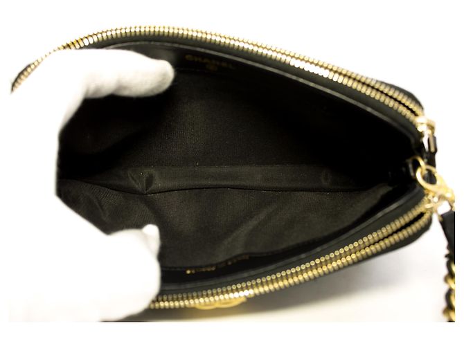 CHANEL Portafoglio Boy con caviale nero su catena WOC con tracolla con zip - vista 11