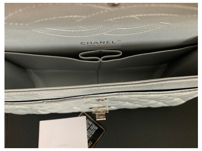 Chanel Reissue 2.55 Dimensioni pelle di vitello invecchiata 226 Metallico - vista 5