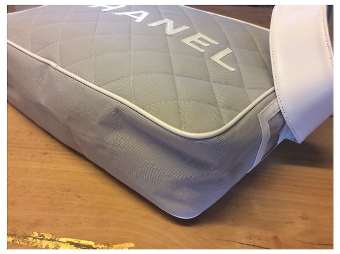 Borsa sportiva Chanel croce / spalla Bianco Grigio - vista 10