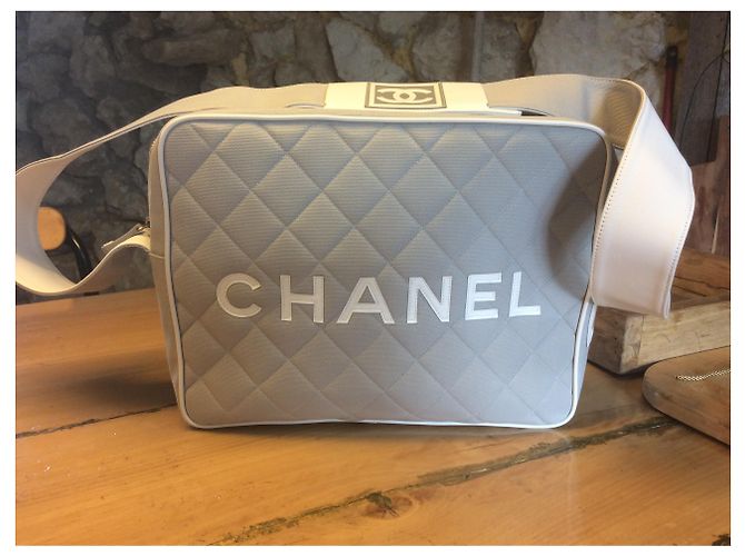 Borsa sportiva Chanel croce / spalla Bianco Grigio - vista 7