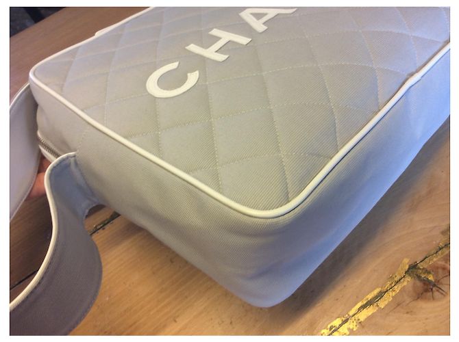 Borsa sportiva Chanel croce / spalla Bianco Grigio - vista 9