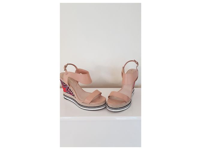 Sandali con zeppa Nicholas Kirkwood in pelle beige - vista 10