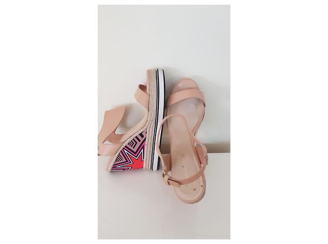 Sandali con zeppa Nicholas Kirkwood in pelle beige - vista 8