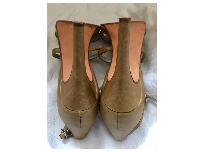 Russell & Bromley Beverly Fieldman per tacchi ingioiellati vintage Russel & Bromley Caramello - vista 4