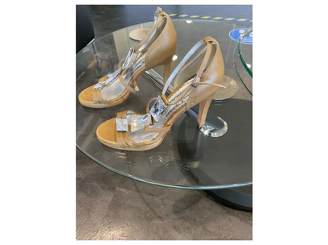 Russell & Bromley Beverly Fieldman per tacchi ingioiellati vintage Russel & Bromley Caramello - vista 8