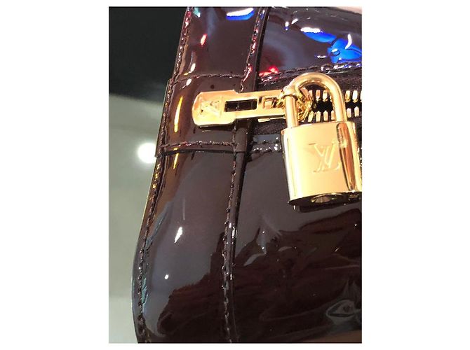 Louis Vuitton Alma PM Monogram Vernis Pelle Verniciata Amarante Bordò - vista 2