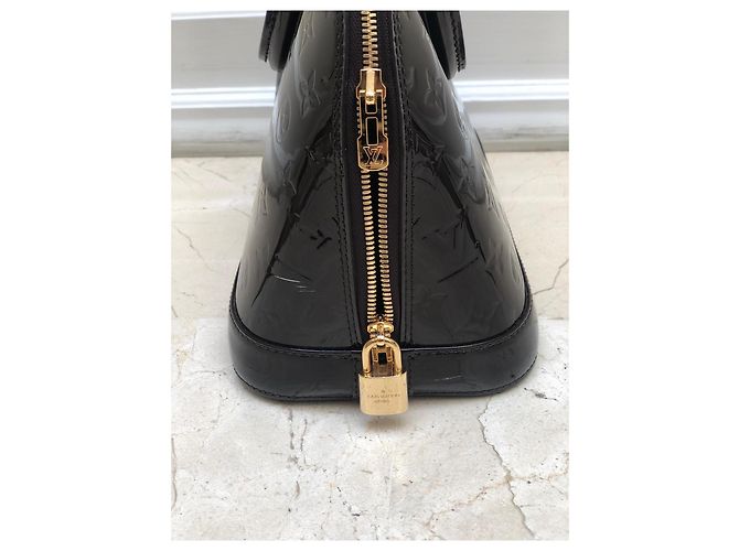 Louis Vuitton Alma PM Monogram Vernis Pelle Verniciata Amarante Bordò - vista 4