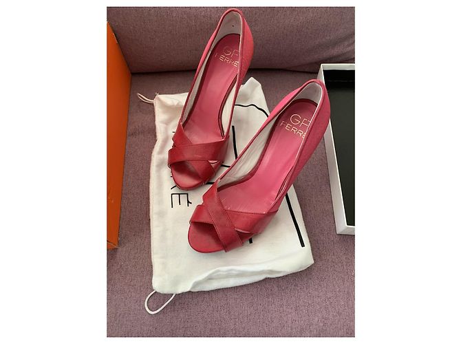 Gianfranco Ferré Rosa Peeptoe-Pumps aus Leder und Stoff Pink - Ansicht 2