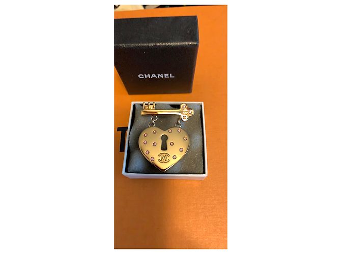 Spilla Chanel Cuore e Chiave Oro Gold hardware - vista 8
