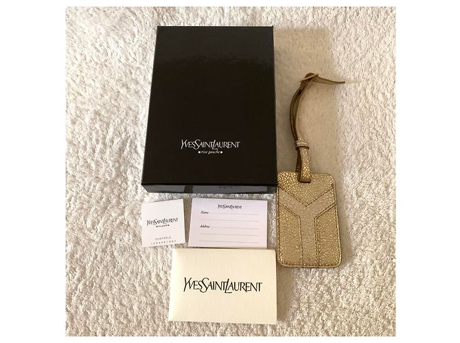 Yves Saint Laurent Etiqueta de viaje de cuero dorado - vista 5