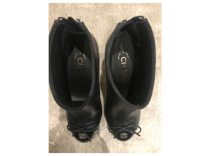 Stivaletti Chanel in pelle nera Nero - vista 4