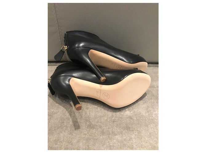 Stivaletti Chanel in pelle nera Nero - vista 5