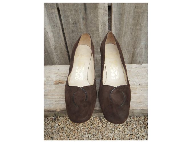Pompe vintage Salvatore Ferragamo p 38,5 Marrone scuro - vista 3