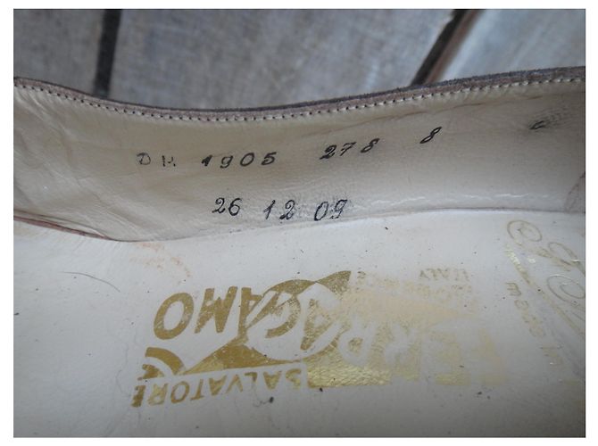 Pompe vintage Salvatore Ferragamo p 38,5 Marrone scuro - vista 6