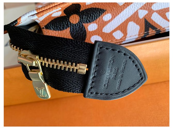 Louis Vuitton Crafty New Neceser Caramelo - vista 4