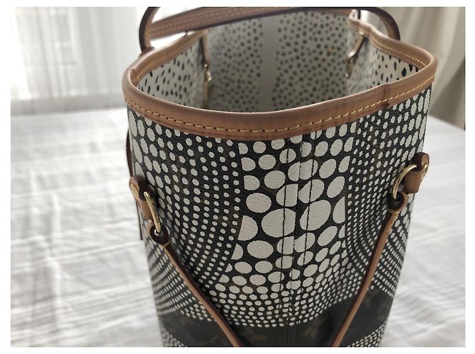 Louis Vuitton X Yayoi Kusama Neverfull MM - vista 3
