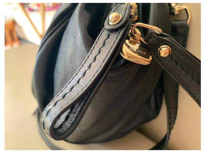 Gucci Handtasche aus schwarzem Leder - Ansicht 2