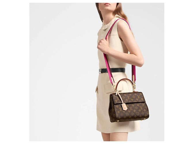 Borsa Louis Vuitton CLUNY BB Rosa in Vernice - vista 5
