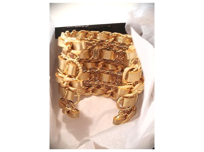 Chanel Gold Vintage cuff bracelet Golden - view 3