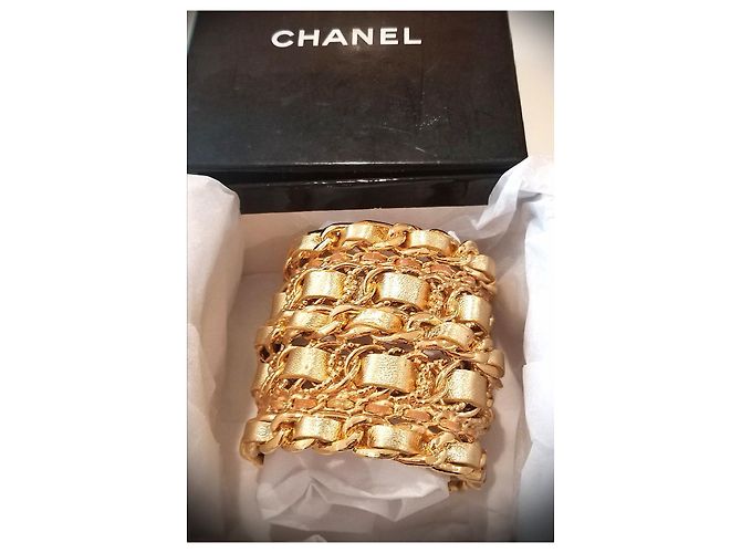 Chanel Gold Vintage cuff bracelet Golden - view 5