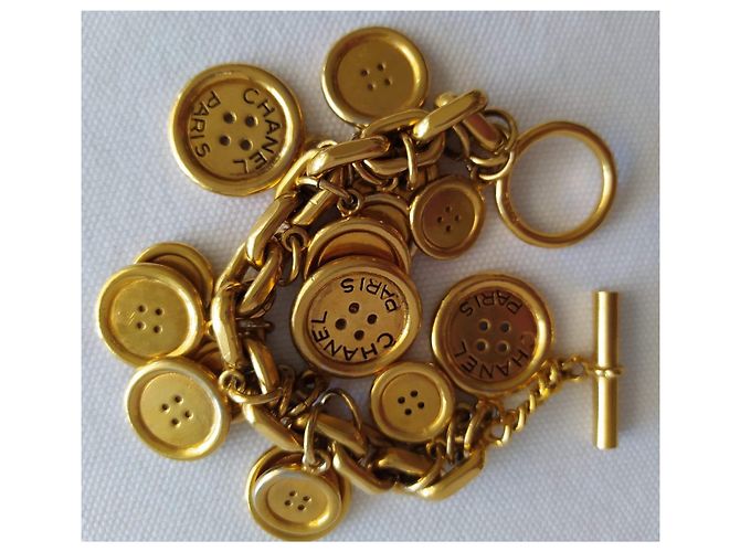 Bracciale con bottone Chanel vintage D'oro - vista 2