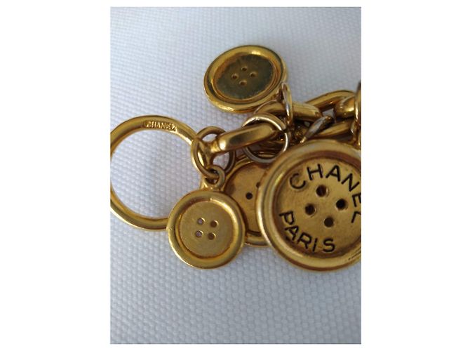 Bracciale con bottone Chanel vintage D'oro - vista 3