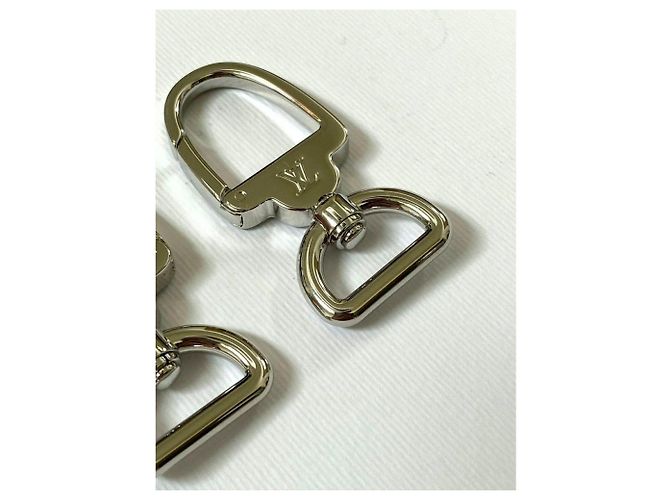 Louis Vuitton 2 MOSCHETTONI MOUSQUETON TONO ARGENTO Silver hardware - vista 4