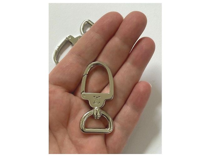 Louis Vuitton 2 MOSCHETTONI MOUSQUETON TONO ARGENTO Silver hardware - vista 6
