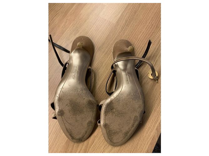 Salvatore Ferragamo Sandali in oro con dettagli D'oro - vista 10