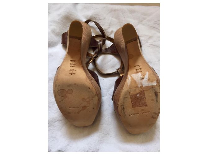 Alberta Ferretti Sandali con zeppa curva Marrone D'oro - vista 6