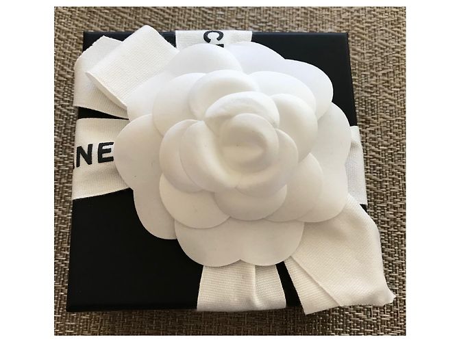 Spilla per spilla classica in resina nera / bianca Chanel Nero - vista 11