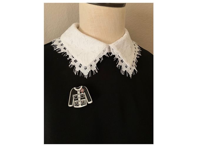 Spilla per spilla classica in resina nera / bianca Chanel Nero - vista 9
