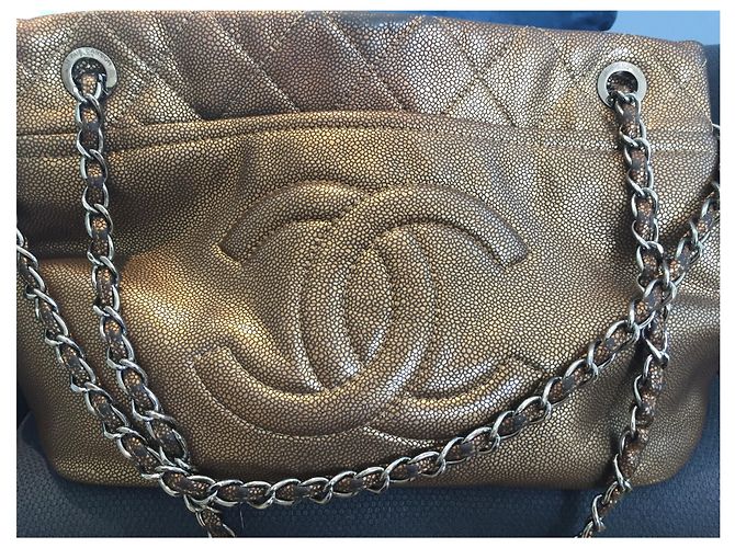 Borsa Shopping Chanel Timeless CC in Pelle Bronzo - vista 2